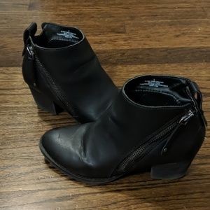 Girls black side zip moto bootie